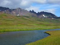 Öxnadalsá mit Drangafjall und Hraundrangi Spitze